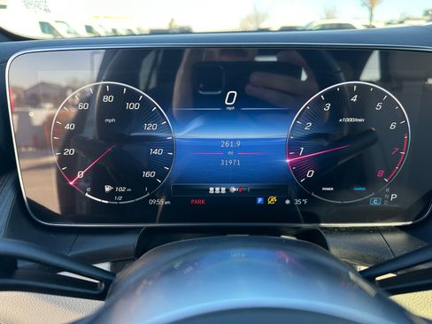 Used 2023 Mercedes-Benz GLC 300 4MATIC image 17