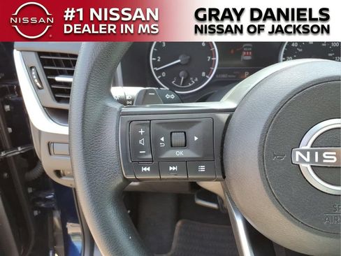 Used 2024 Nissan Rogue SV AWD/4WD image 14