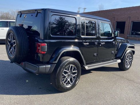 New 2026 Jeep Wrangler Unlimited Sahara AWD/4WD image 7