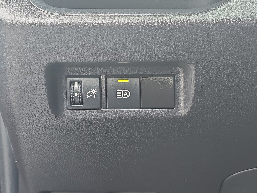 Used 2025 Toyota RAV4 XLE AWD/4WD image 28