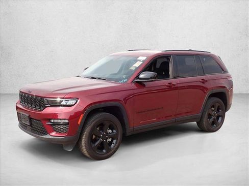 Used 2023 Jeep Grand Cherokee Limited w/ Black Appearance Package AWD/4WD image 11