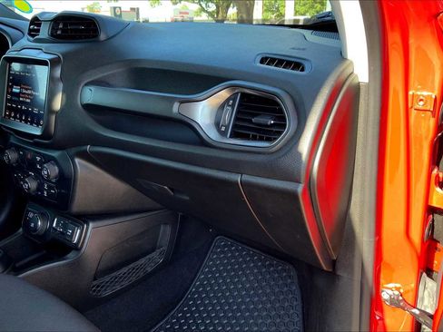 Used 2023 Jeep Renegade Latitude w/ Premium Group image 18