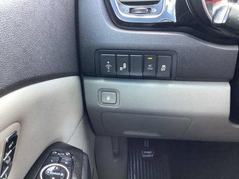 Used 2015 Kia Sedona SX FWD image 17