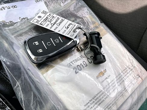 Used 2019 Chevrolet Cruze LT w/ Convenience Package FWD image 15