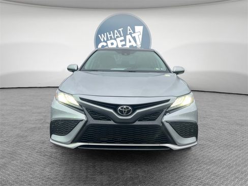 Used 2022 Toyota Camry XSE image 9