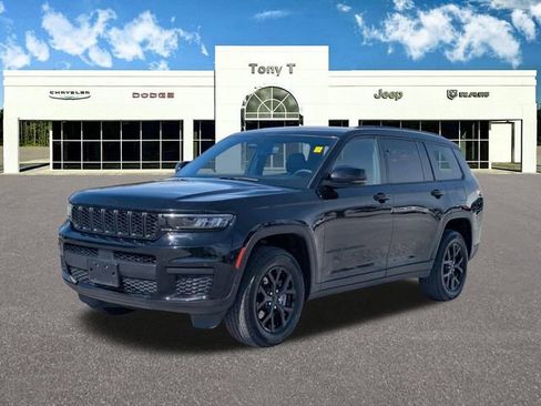 Used 2024 Jeep Grand Cherokee L Altitude image 3