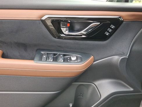 Used 2025 Subaru Forester Touring image 13