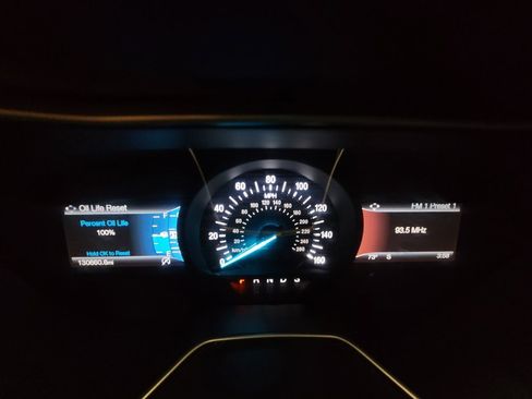 Used 2017 Ford Fusion SE w/ Fusion SE Technology Package image 23