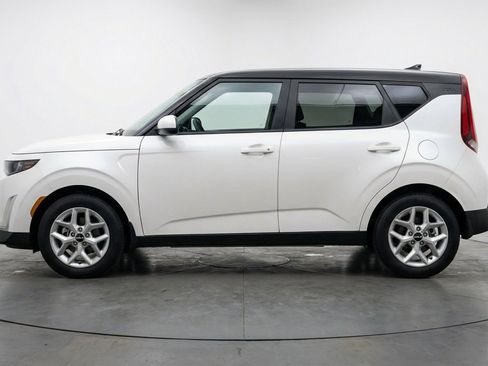 Used 2025 Kia Soul LX w/ LX Technology Package FWD image 5