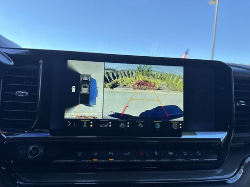 Used 2025 Chevrolet Silverado 2500 ZR2 w/ Technology Package image 24