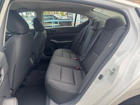 Used 2025 Nissan Altima 2.5 SV FWD image 27