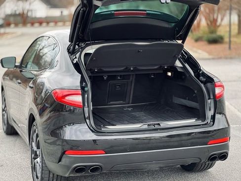 Used 2017 Maserati Levante image 43