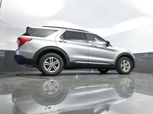 Used 2023 Ford Explorer XLT w/ Equipment Group 202A image 35