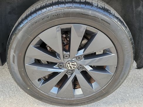 Used 2023 Volkswagen Taos S FWD image 9