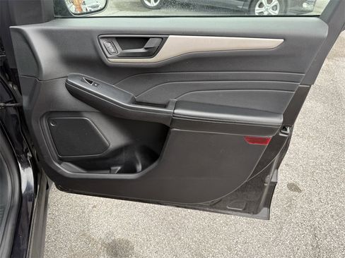 Used 2022 Ford Escape SE w/ SE Sport Appearance Package image 35