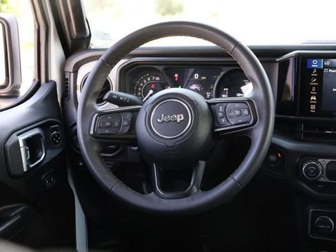Used 2024 Jeep Wrangler Unlimited AWD/4WD image 22