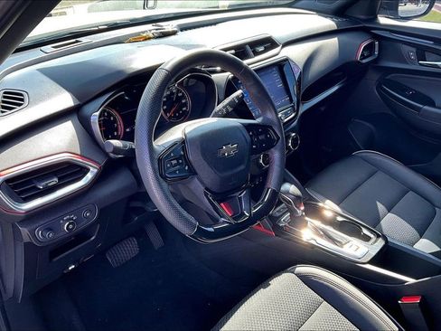 Used 2022 Chevrolet TrailBlazer RS w/ Sun and Liftgate Package FWD image 9