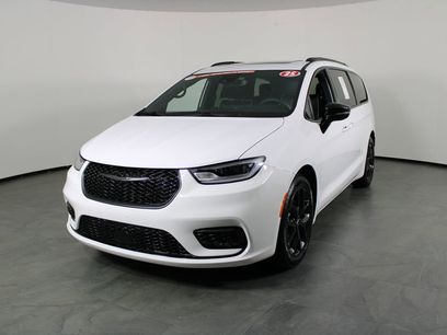 Used 2025 Chrysler Pacifica Limited