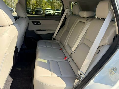 Used 2025 Nissan Rogue SL w/ Tech Package image 9