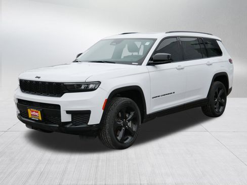 Used 2022 Jeep Grand Cherokee L Laredo image 3