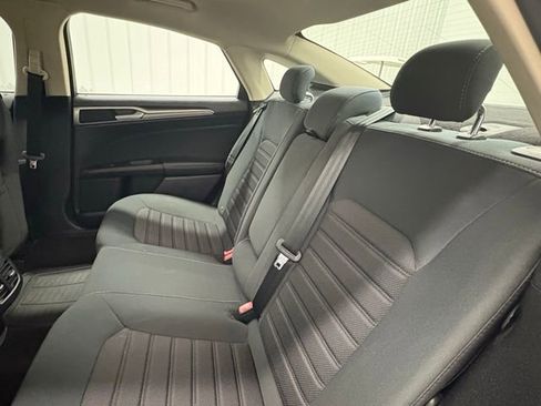 Used 2020 Ford Fusion SE image 9