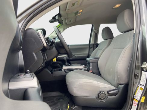 Used 2019 Toyota Tacoma SR5 RWD image 17