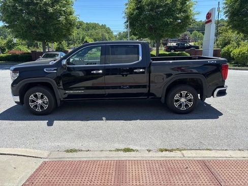 Used 2025 GMC Sierra 1500 SLT AWD/4WD image 14