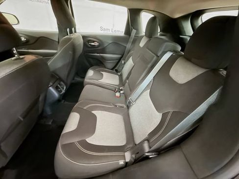 Used 2015 Jeep Cherokee Sport FWD image 22
