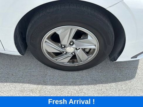 Used 2024 Hyundai Elantra SE FWD image 19