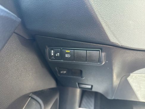 Certified 2023 Toyota Corolla Cross XLE w/ Convenience Package FWD image 39