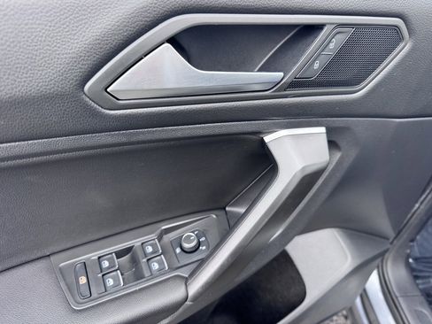 Used 2021 Volkswagen Tiguan SE w/ Panoramic Sunroof Package image 22