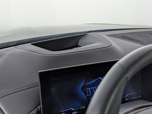 Used 2025 BMW X7 xDrive40i w/ Premium Package image 16