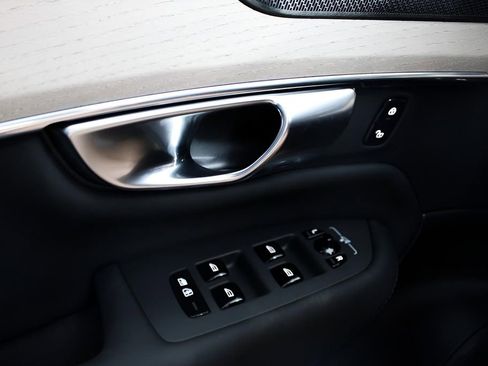 New 2025 Volvo XC90 T8 Plus w/ Protection Package Premier image 19