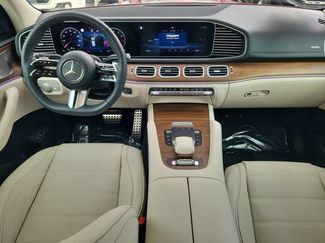 Used 2024 Mercedes-Benz GLS 450 4MATIC video 2