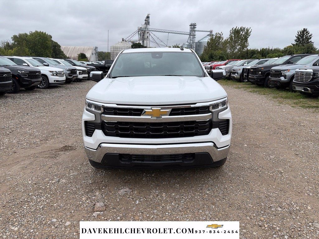 Used 2023 Chevrolet Silverado 1500 LT w/ Leather Package AWD/4WD image 8