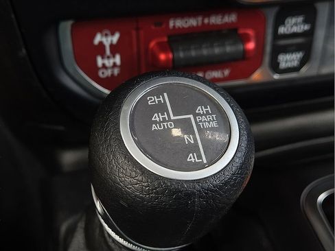 Used 2024 Jeep Wrangler Unlimited Rubicon 4xe AWD/4WD image 15