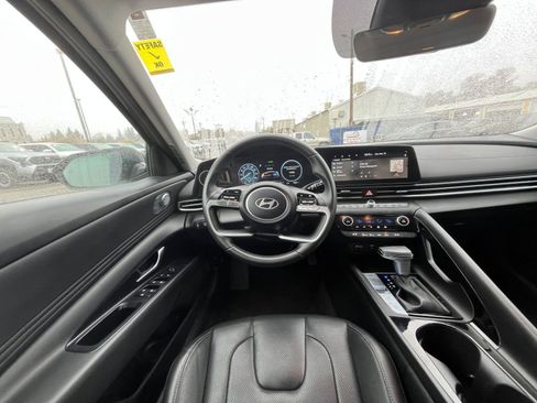 Used 2025 Hyundai Elantra Limited image 33