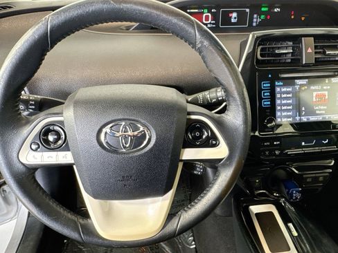 Used 2016 Toyota Prius Three image 11