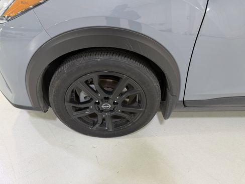 Used 2023 Nissan Kicks SV image 9