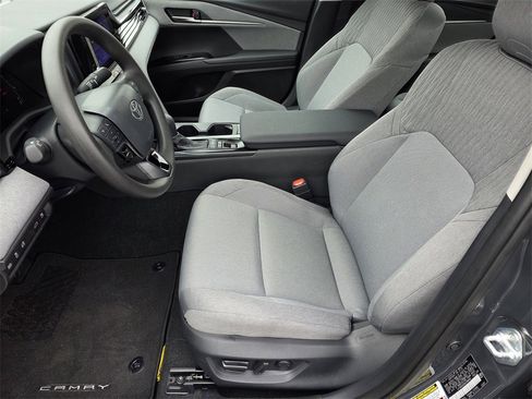Used 2025 Toyota Camry LE image 11