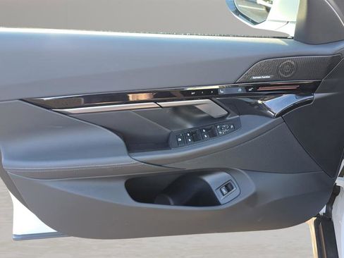 Used 2025 BMW 530i xDrive image 17