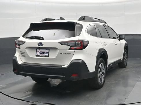Used 2025 Subaru Outback Premium AWD/4WD image 2