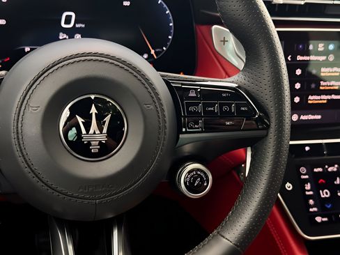 Used 2024 Maserati Grecale Trofeo AWD/4WD image 15