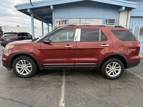 Used 2014 Ford Explorer XLT w/ Equipment Group 202A image 2