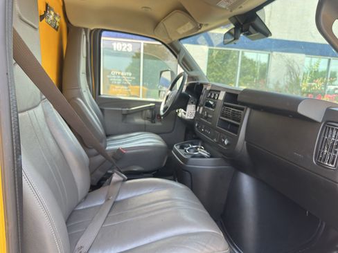 Used 2021 GMC Savana 3500 Extended w/ Power Convenience Package RWD image 11