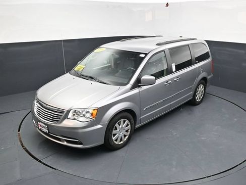 Used 2016 Chrysler Town & Country Touring w/ Driver Convenience Group FWD image 33