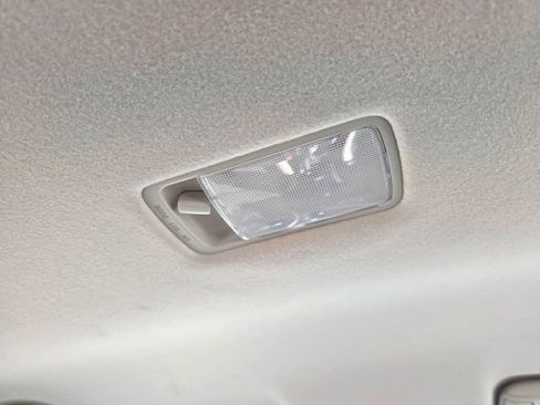 Used 2021 Nissan Versa SV FWD image 34