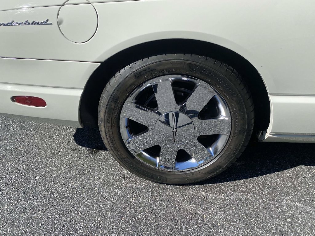 Used 2003 Ford Thunderbird RWD image 9