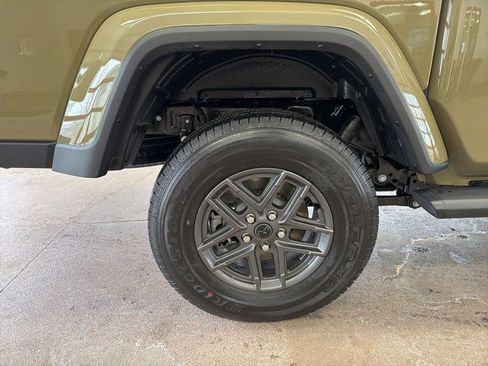 New 2026 Jeep Gladiator Sport image 26