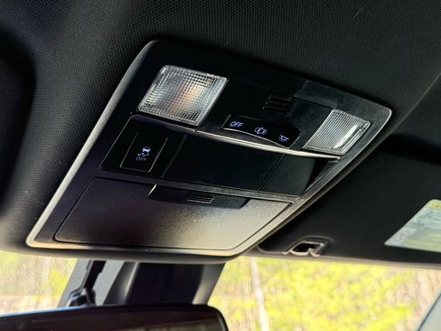 Used 2019 Toyota Tacoma TRD Sport w/ Technology Package image 41